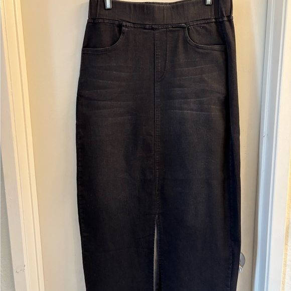 Elegant Black Pencil Skirt NWOT - Picture 2 of 5